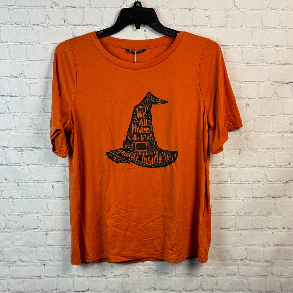 BloomChic Orange Witch Hat Graphic Tee Size Large - Picture 2 of 6
